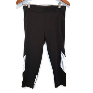 3/$20 F&F Active Leggings Sporty Vented Cropped Capri Black Gray Size Medium
